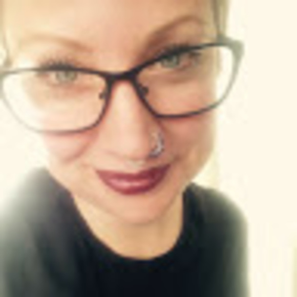 Meet your Posher, Brooke - Picture 1 of 1